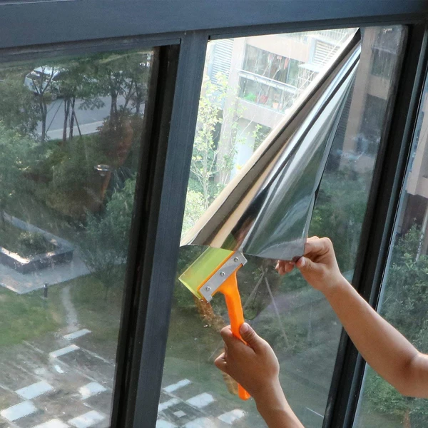De ce se Pune Folie de Aluminiu pe Geam